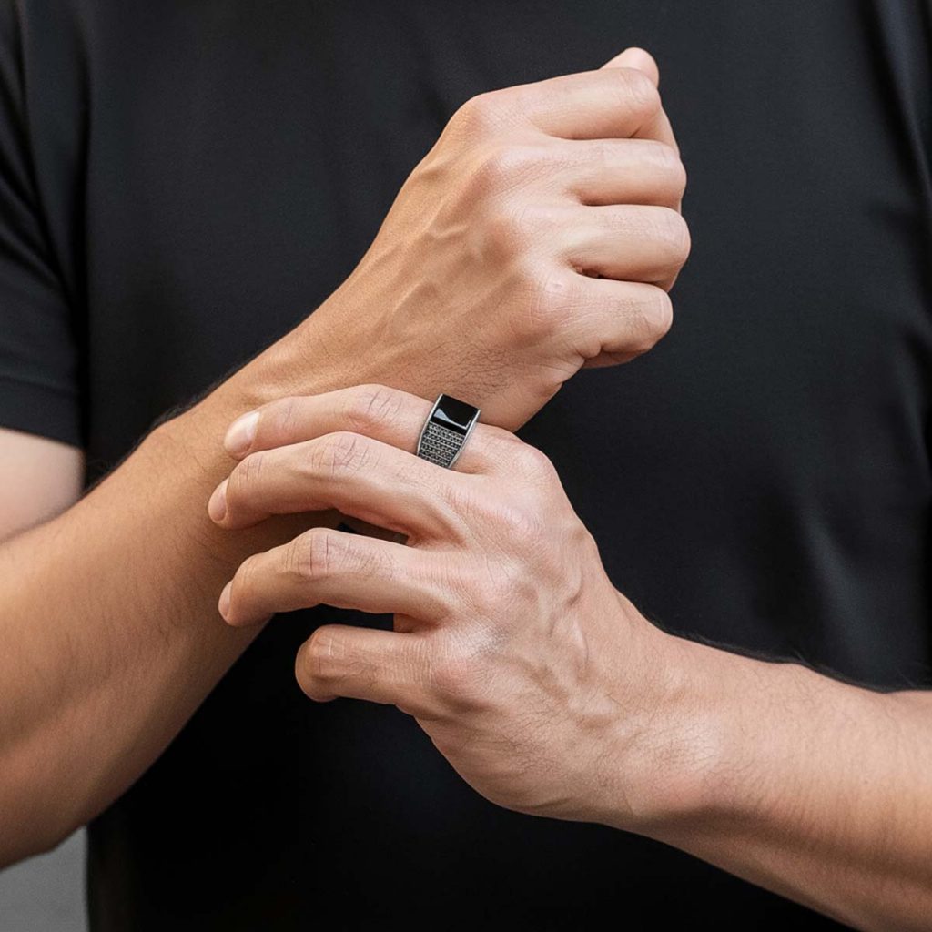 Anel Pedras Õnix e Espinélio Anel Pedras Õnix e Espinélio