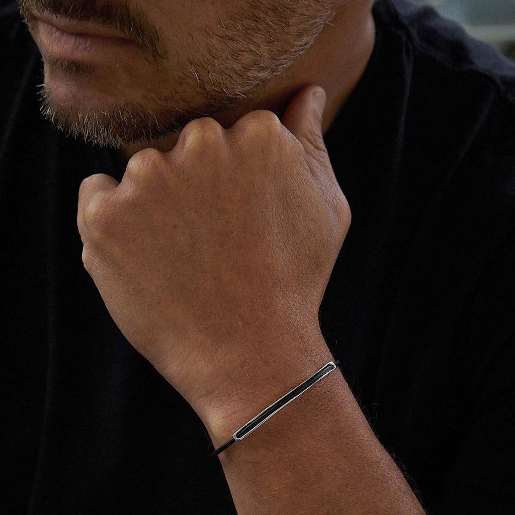 Pulseira Couro Tubo Quadrado Fino
