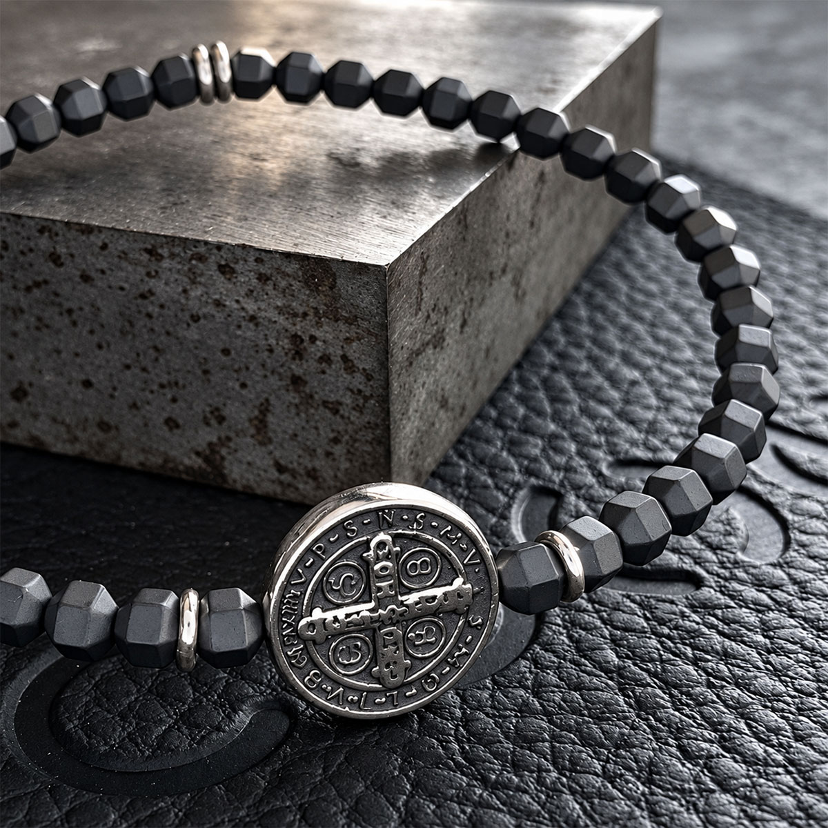 Pulseira Hematita São Bento